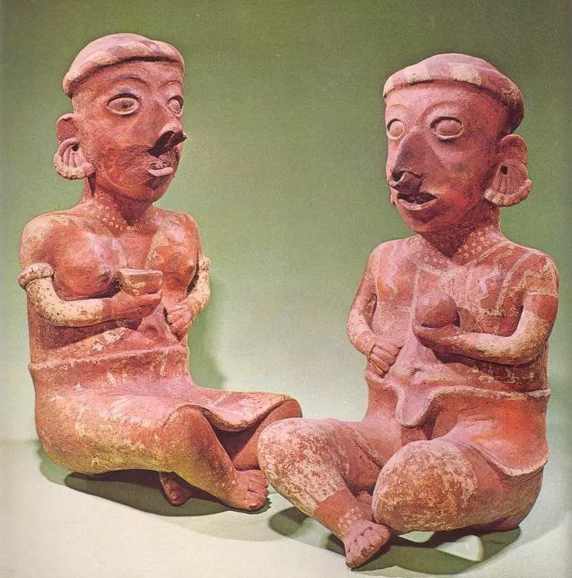 pareja de mayas con la nariz perforada